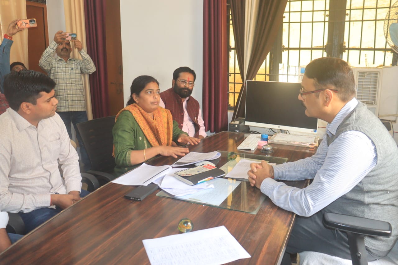 डीएम द्वारा विधानसभा निर्वाचन क्षेत्रों की मतदाता सूची के विशेष प्रगाढ़ पुनरीक्षण कार्यक्रम (SIR) का किया गया स्थलीय निरीक्षण, प्रगति का जायजा लेते हुए दिए गए आवश्यक दिशा-निर्देश।