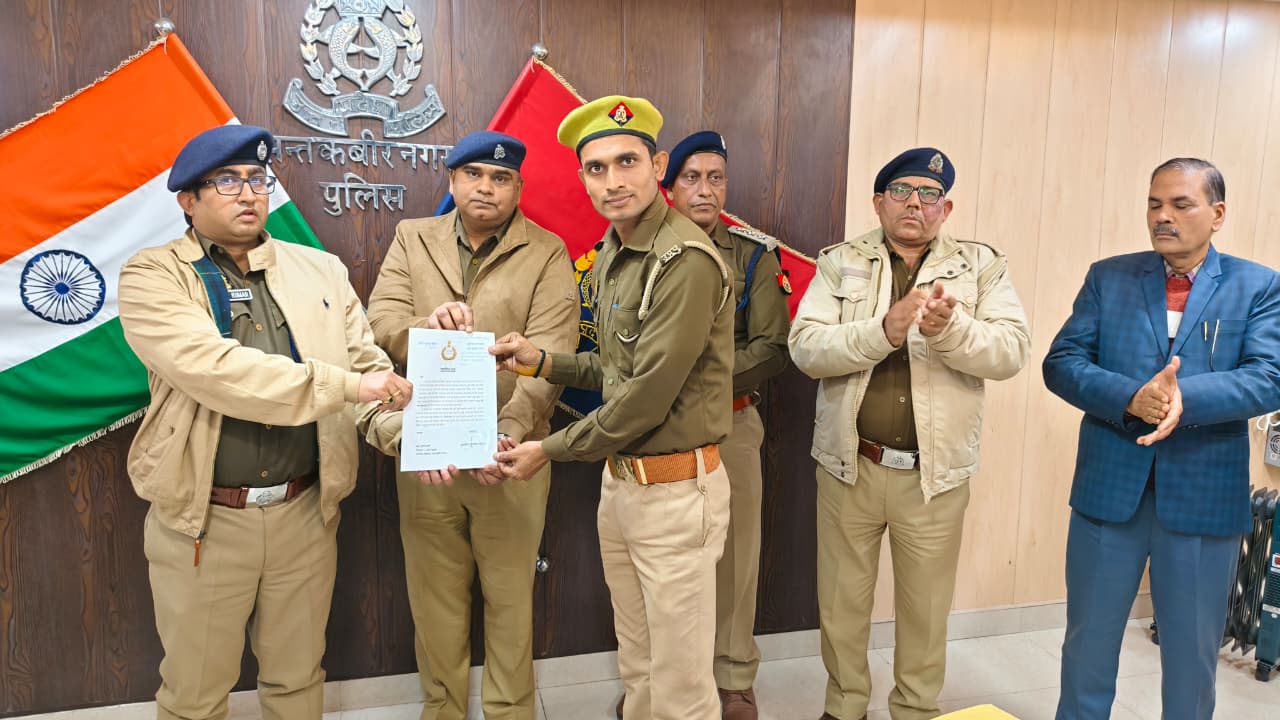 पुलिस अधीक्षक संतकबीरनगर द्वारा रिजर्व पुलिस लाईन सभागार कक्ष में सैनिक सम्मेलन / मासिक अपराध गोष्ठी का किया गया आयोजन,