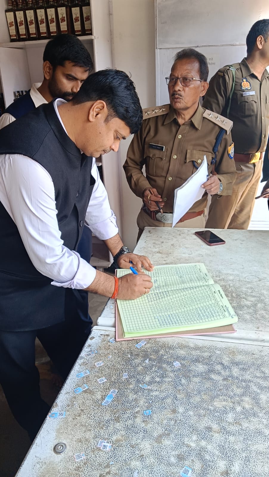 होली पर्व के दृष्टिगत मेहदावल क्षेत्र-2 में आबकारी विभाग की सघन चेकिंग