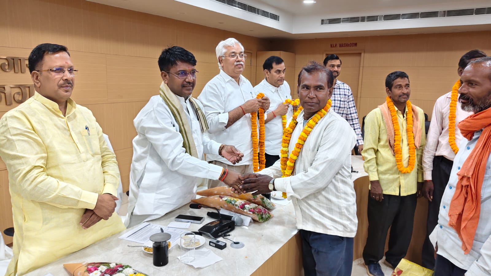 विधायक धनघटा की उपस्थिति में जनपद में अंतर्राष्ट्रीय श्रमिक दिवस का किया गया आयोजन