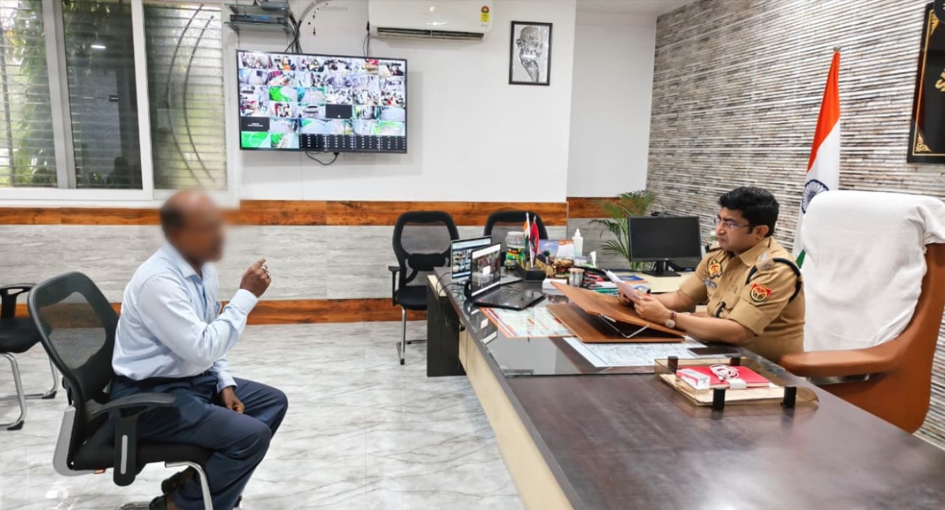 पुलिस अधीक्षक संतकबीरनगर द्वारा जनसुनवाई में शिकायतकर्ताओं की समस्याओं को सुनकर त्वरित निस्तारण हेतु दिए गए आवश्यक निर्देश