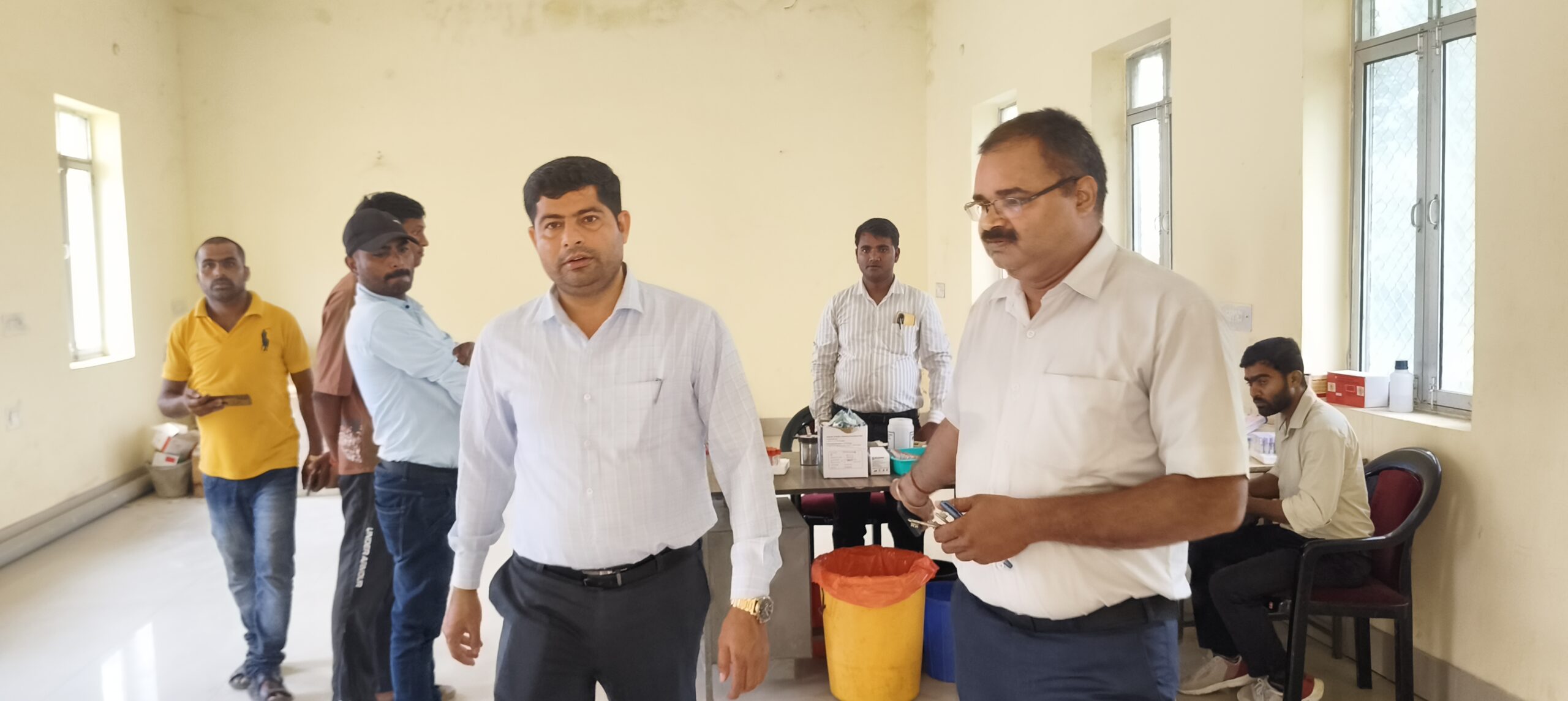 उप जिलाधिकारी धनघटा रविकांत चौबे पेश किया मानवता की मिसाल