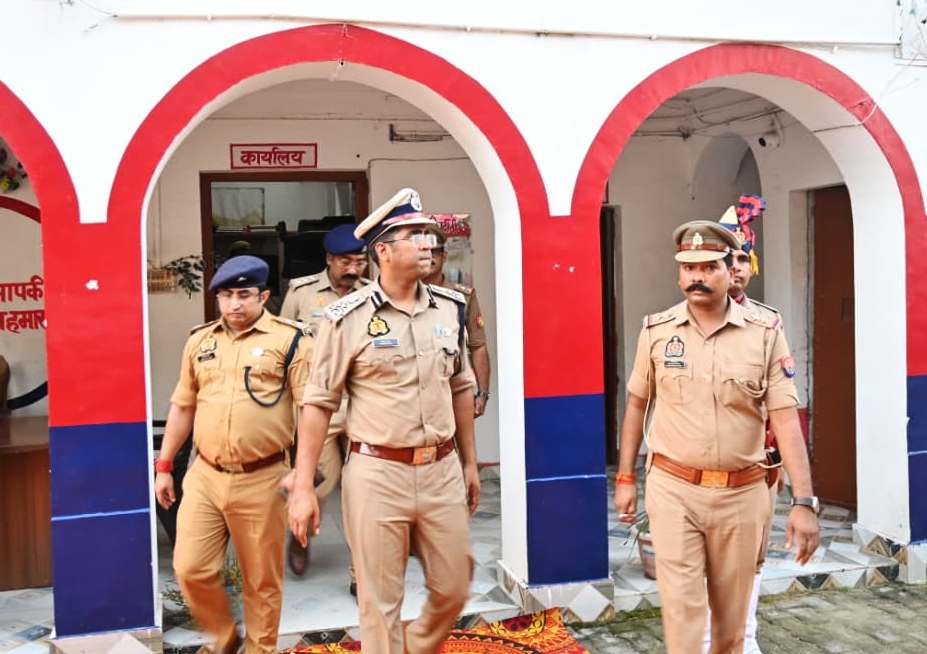 डीआईजी बस्ती द्वारा थाना महुली का किया गया आकस्मिक निरीक्षण