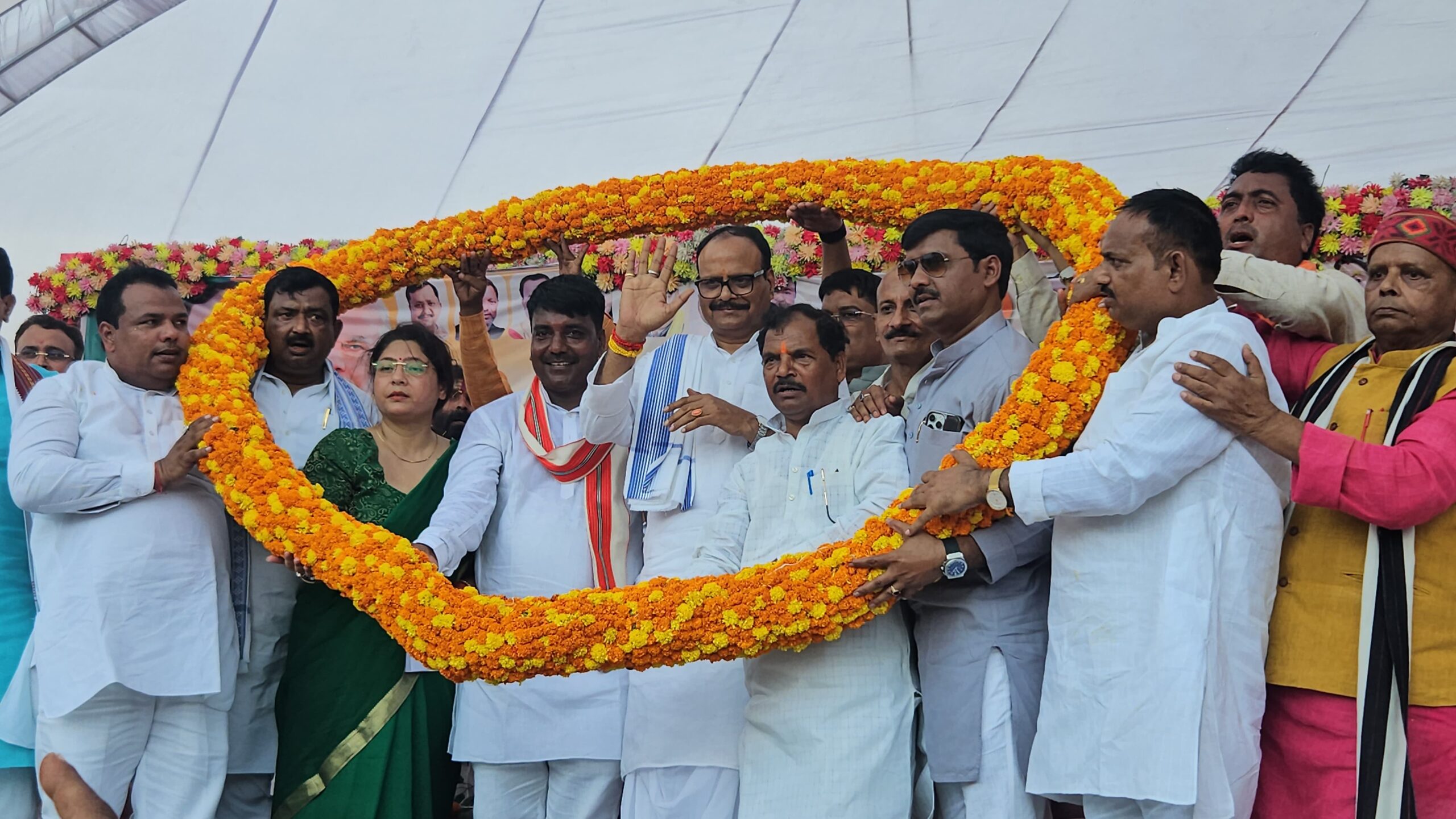 उप मुख्यमंत्री बृजेश पाठक जी द्वारा धनघटा क्षेत्र के विकासखंड पौली में निर्माणाधीन सामुदायिक स्वास्थ्य केंद्र शिवबखरी का किया गया निरीक्षण